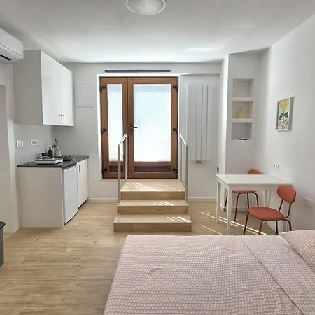 Uncle Apartment Makarska