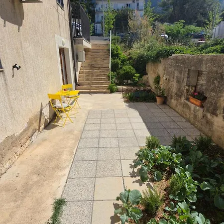 Uncle Apartment Makarska